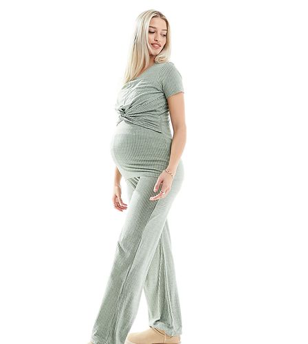 Mamalicious - Pantalon d'ensemble de grossesse ample en jersey côtelé avec bande recouvrant le ventre - fumé - Mama.licious - Modalova