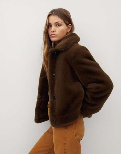 Manteau court en fausse fourrure - Mango - Modalova