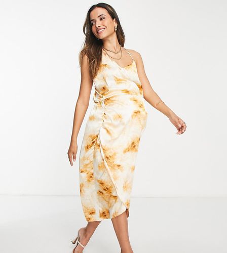 Robe mi-longue asymétrique en satin à effet tie-dye - Crème - Missguided Maternity - Modalova