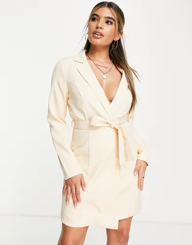 Robe blazer courte coupe croisée - Crème - Missguided - Modalova