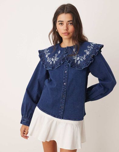 Chemise en denim  col brod volant - Indigo - Miss Selfridge - Modalova