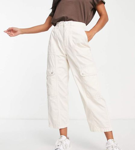 Petite - Pantalon cargo avec poche sur le côté - Écru - Miss Selfridge - Modalova