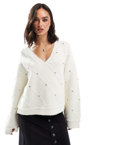 Pull ornementé à motif losange et manches amples - Crème - Miss Selfridge - Modalova