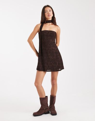 Robe courte en dentelle avec foulard - Chocolat - Miss Selfridge - Modalova
