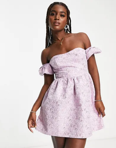 Robe courte en jacquard à manches bouffantes et encolure Bardot - Lilas - Miss Selfridge - Modalova