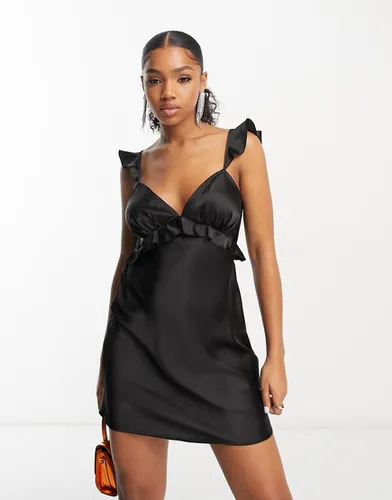 Robe nuisette courte en satin à volants - Noir - Miss Selfridge - Modalova