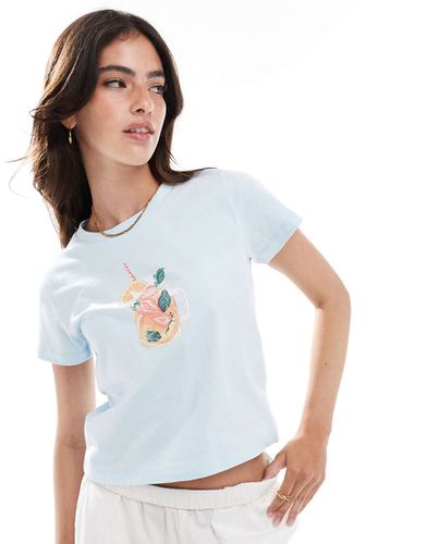 T-shirt effet rétréci à imprimé cocktail d'été - Miss Selfridge - Modalova