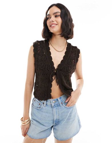 Top sans manches en maille crochetée - Chocolat - Miss Selfridge - Modalova