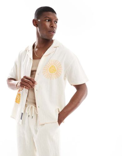 Chemise coupe carre avec broderies - Crme - Native Youth - Modalova