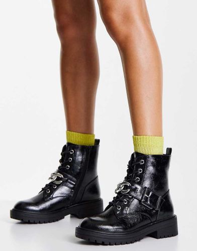 Bottines plates à lacets avec chaîne - New Look - Modalova