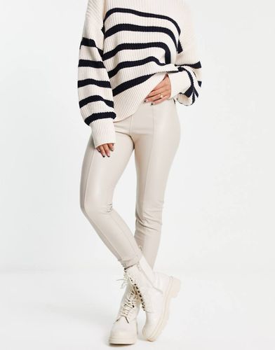 Legging pantalon en imitation cuir - Crème - New Look - Modalova