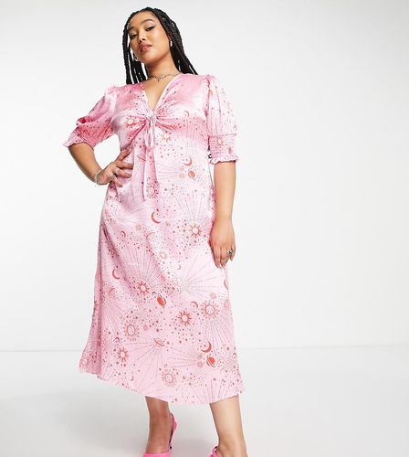 Neon Plus - Robe mi-longue en satin froncée devant à imprimé céleste - et rouge - Neon Rose Plus - Modalova