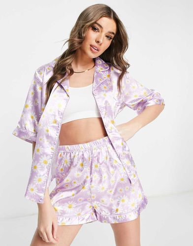 Ensemble de pyjama en satin à pâquerettes avec short - Lilas - Night - Modalova