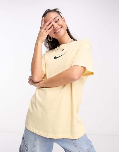 T-shirt boyfriend à petit logo moyen - Vanille pâle - Nike - Modalova