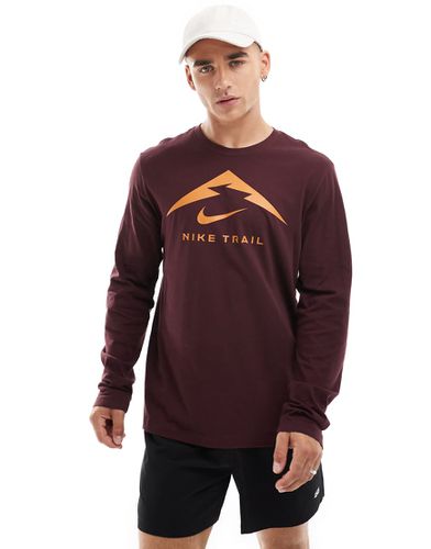 Nike Trail - T-shirt de running à manches longues et logo en tissu Dri-FIT - Bordeaux - Nike Running - Modalova