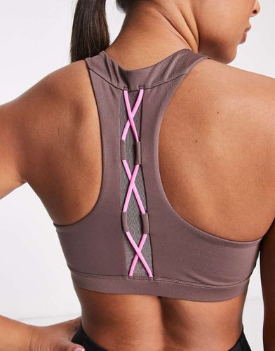 One Indy - Brassière de sport maintien léger en tissu Dri-FIT avec lacets au dos - Prune - Nike Training - Modalova