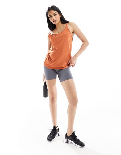 Nike - One Training - Débardeur classique à bretelles en tissu Dri-FIT - Marron lever du soleil - Nike Training - Modalova