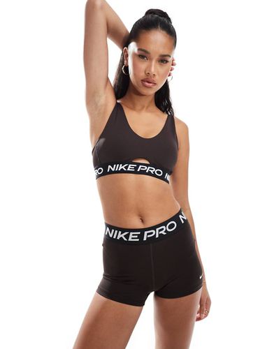 Nike Pro - Indy - Brassière de sport maintien intermédiaire à décolleté plongeant - Marron - Nike Training - Modalova