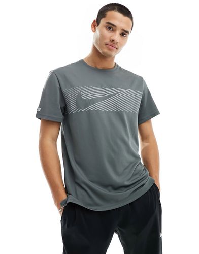 Flash Dri-FIT Miler - T-shirt réfléchissant - foncé - Nike Running - Modalova