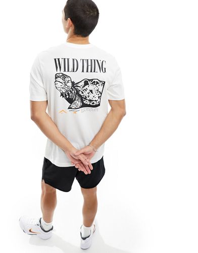 Trail - T-shirt en tissu Dri-FIT à imprimé graphique - Voile - Nike Running - Modalova