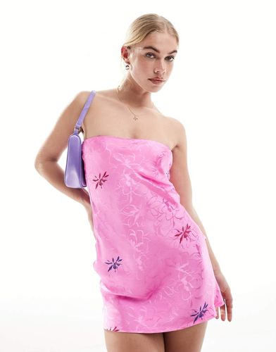 Robe courte en satin avec broderies florales - Sndys - Modalova