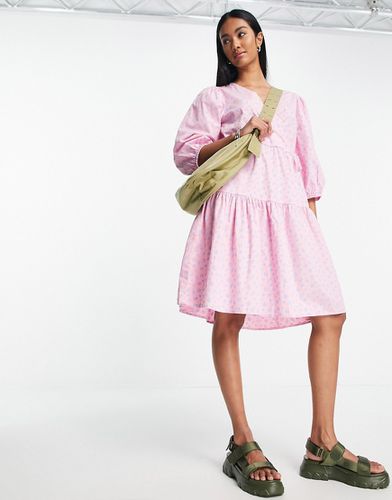 Robe portefeuille courte en coton à imprimé floral avec jupe à volants - Selected - Modalova
