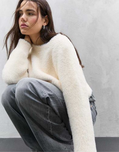 Pull en maille effet fausse fourrure - Vanille - Stradivarius - Modalova