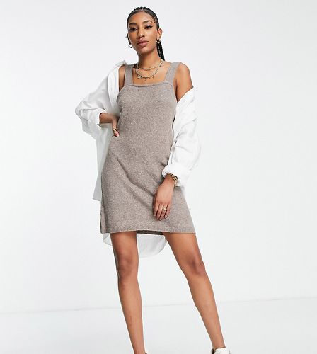 Robe chasuble courte en maille - Taupe - Pieces Tall - Modalova