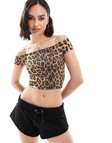 Crop top à encolure bardot et imprimé léopard - Pull & bear - Modalova