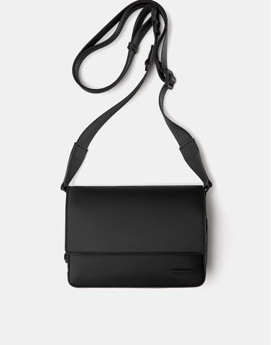 Sac bandoulire en caoutchouc avec rabat - Pull & bear - Modalova