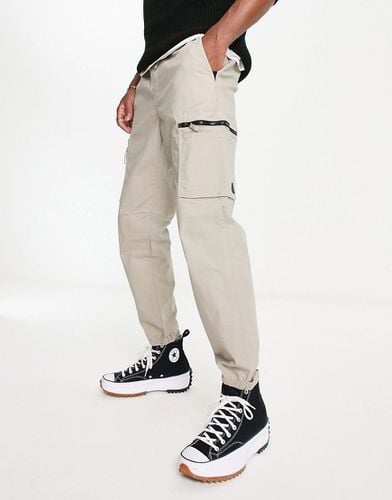 Pantalon cargo en tissu ripstop avec poche zippée - Taupe - Pull & bear - Modalova