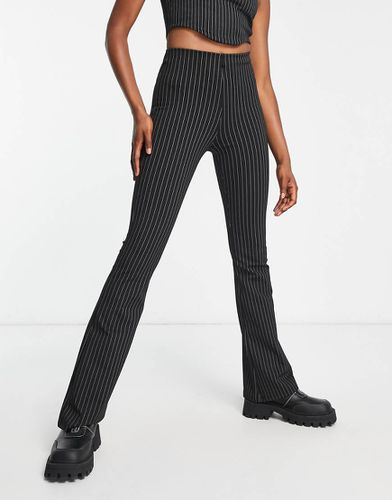 Pantalon d'ensemble à taille haute et fines rayures - Pull & bear - Modalova