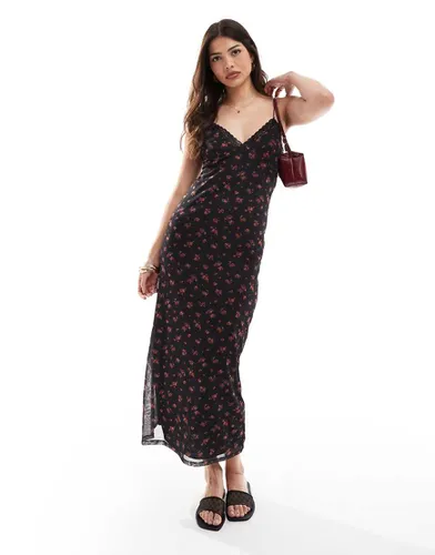 Robe en tulle longue à bretelles fines avec empiècements en dentelle - fleuri - Pull & bear - Modalova