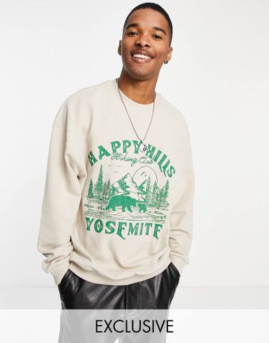 Inspired - Sweat oversize en coton biologique à imprimé Happy Hills - Taupe - Reclaimed Vintage - Modalova