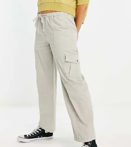 Inspired - Pantalon cargo en nylon à taille basse style années 2000 - Taupe - Reclaimed Vintage - Modalova