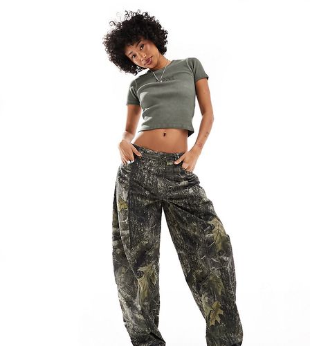 Pantalon large à imprimé camouflage - Reclaimed Vintage - Modalova
