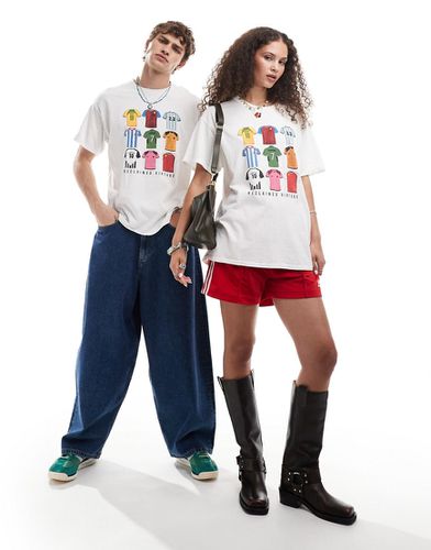 T-shirt unisexe avec imprimé maillots de foot - Reclaimed Vintage - Modalova