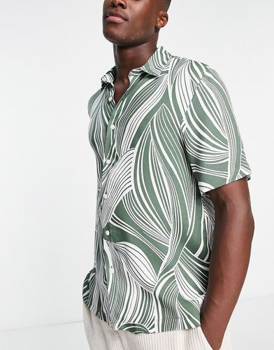 Chemise à manches courtes avec motif feuille déformé - Écru - River Island - Modalova