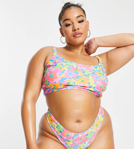 Plus - Tilly - Haut de bikini façon crop top à imprimé fleuri rétro - Fluo - We Are We Wear - Modalova