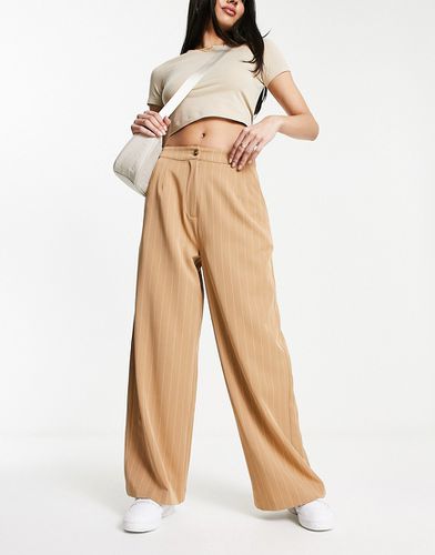 Pantalon ajusté et large à fines rayures - Wednesday's Girl - Modalova
