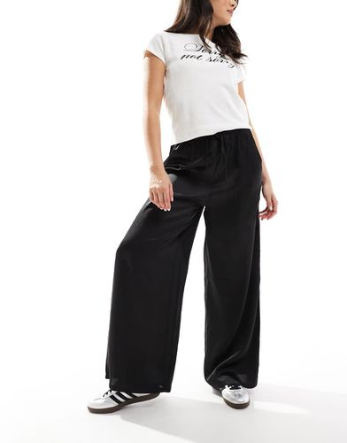 Pantalon ample en satin - Wednesday's Girl - Modalova