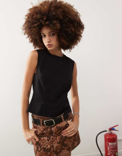 Top boutonn au dos ajust - Weekday - Modalova