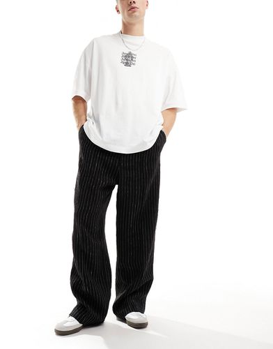 Uno - Pantalon décontracté coupe ajustée en lin à fines rayures - et blanc - Weekday - Modalova
