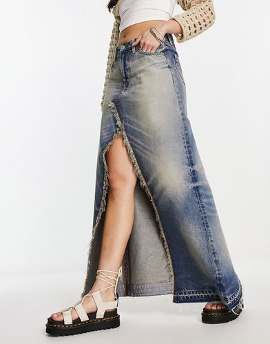 Rhea - Jupe longueur mollet en jean avec fente à franges sur le devant - vénitien - Weekday - Modalova