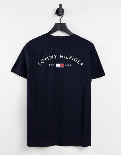 T-shirt à logo arrondi et drapeau imprimé au dos - Tommy Hilfiger - Modalova
