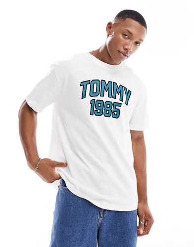 T-shirt classique avec motif sportif style universitaire - Tommy Jeans - Modalova