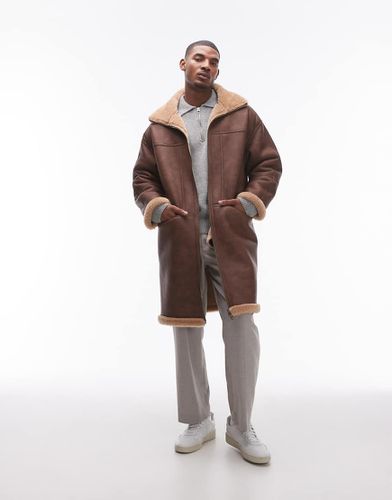 Veste longue en imitation peau de mouton - Topman - Modalova