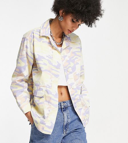 Veste chemise oversize et légère à imprimé camouflage - Pastel - Topshop Tall - Modalova