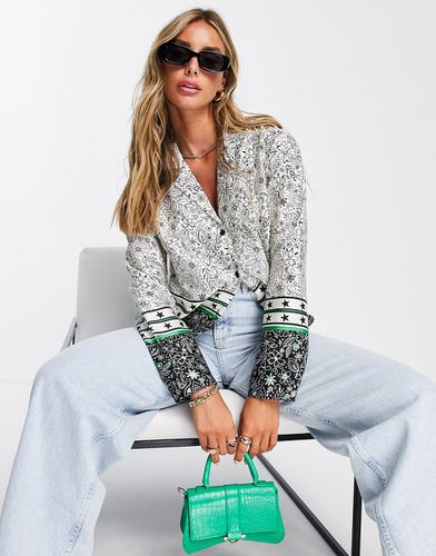 Chemise de pyjama en satin avec imprimé étoiles - et blanc - Topshop - Modalova