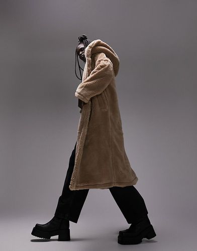 Manteau à capuche en imitation peau de mouton - Camel - Topshop - Modalova